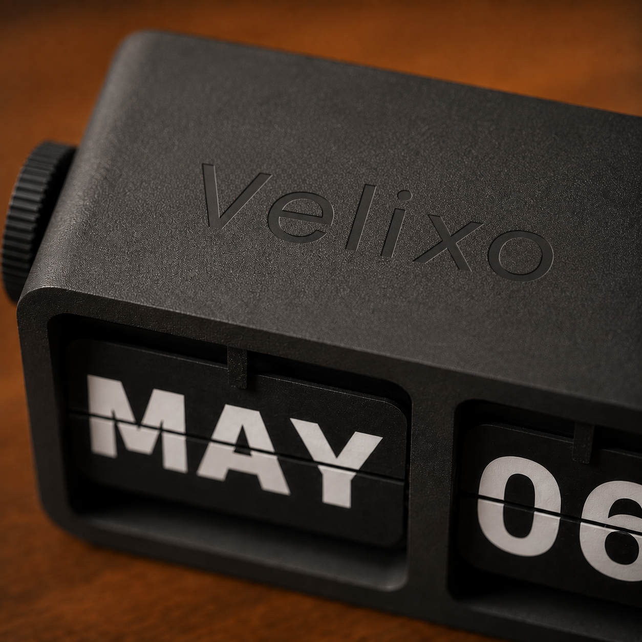 Velixo™ Analog Desk Calendar